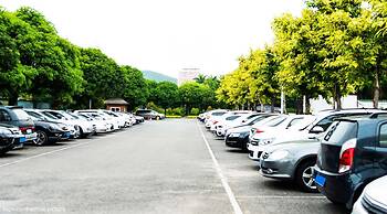 Campanile Lyon Est - Aéroport Saint Exupéry