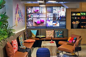 Moxy Paris Bastille France