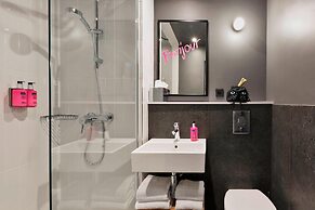 Moxy Paris Bastille France
