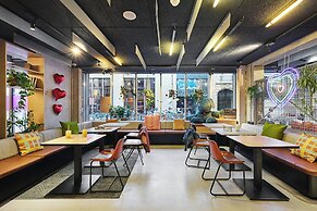 Moxy Paris Bastille France