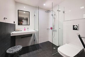 Moxy Paris Bastille France