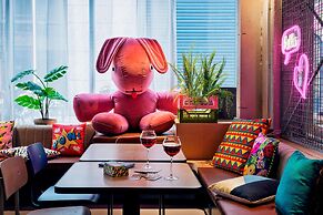 Moxy Paris Bastille France