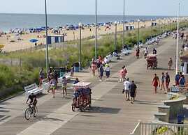 Atlantic Sands Hotel & Conference Center