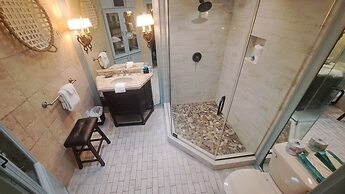 Saint Simons Inn by the Lighthouse