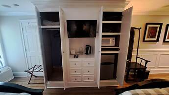 Saint Simons Inn by the Lighthouse