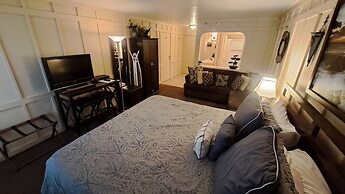 Saint Simons Inn by the Lighthouse