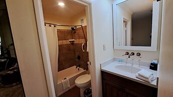 Saint Simons Inn by the Lighthouse