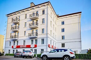 Yuzhniy Hotel