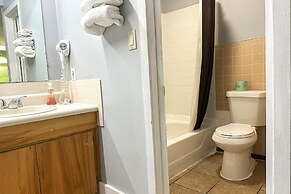 OYO Hickory House Inn