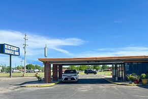 OYO Hickory House Inn