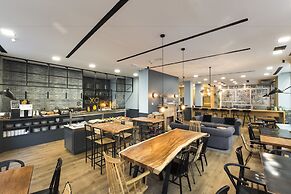 Petit Palace Triball