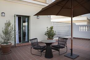 Petit Palace Triball