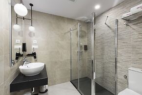 Petit Palace Triball