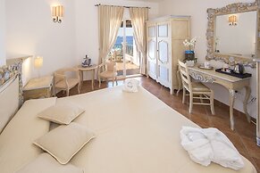COLONNA GRAND HOTEL CAPO TESTA, a Colonna Luxury Beach Hotel, Santa Te