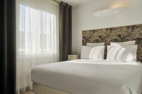 Chromatics Hotel & Restaurant The Hill Club by happyculture