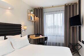 Chromatics Hotel & Restaurant The Hill Club by happyculture