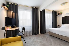 Chromatics Hotel & Restaurant The Hill Club by happyculture