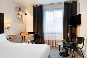 Chromatics Hotel & Restaurant The Hill Club by happyculture