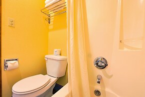 Coastal Inn by OYO Lincoln City - Oregon Coast Hwy