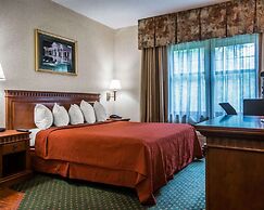 Econo Lodge Glens Falls / Lake George