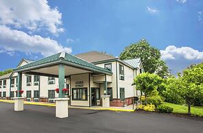 Econo Lodge Glens Falls / Lake George