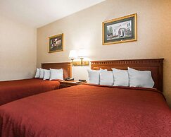 Econo Lodge Glens Falls / Lake George