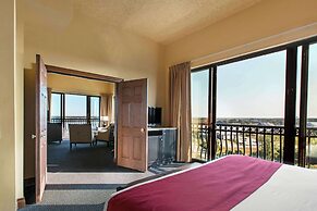 Shoreline Inn & Conference Center, Ascend Hotel Collection