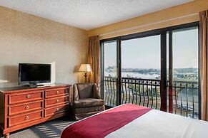 Shoreline Inn & Conference Center, an Ascend Collection Hotel