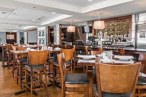 Shoreline Inn & Conference Center, Ascend Hotel Collection