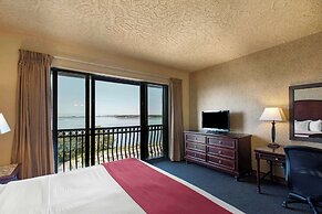 Shoreline Inn & Conference Center, Ascend Hotel Collection