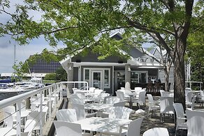 Shoreline Inn & Conference Center, Ascend Hotel Collection