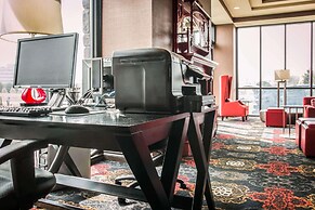 Shoreline Inn & Conference Center, Ascend Hotel Collection