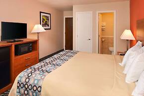 Motel 6 Putnam, CT