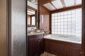 Creekhaven Inn & Spa