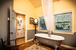 Creekhaven Inn & Spa