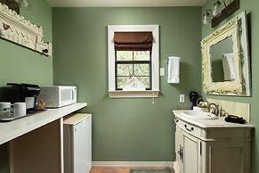 Creekhaven Inn & Spa