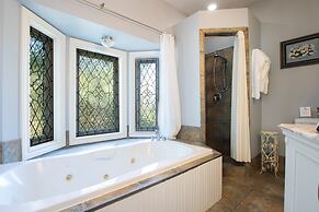 Creekhaven Inn & Spa