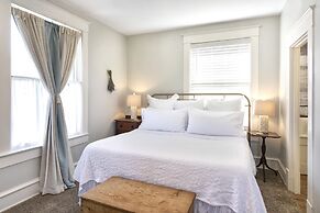 Katy House Bed and Breakfast