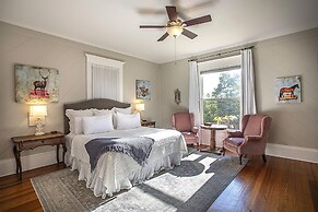 Katy House Bed and Breakfast