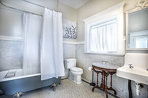 Katy House Bed and Breakfast