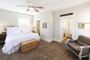 Katy House Bed and Breakfast