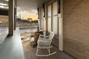 Katy House Bed and Breakfast