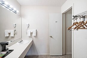 OYO Hotel Junction TX I-10