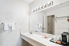 OYO Hotel Junction TX I-10