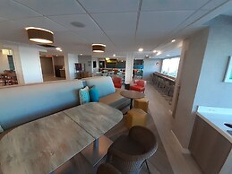 Home2 Suites by Hilton Ormond Beach Oceanfront