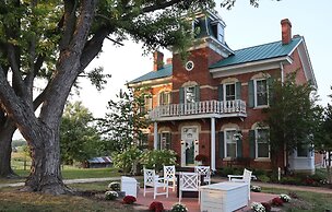 Cloran Mansion Bed & Breakfast