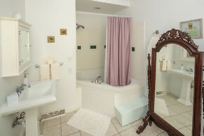 Cloran Mansion Bed & Breakfast