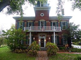 Cloran Mansion Bed & Breakfast