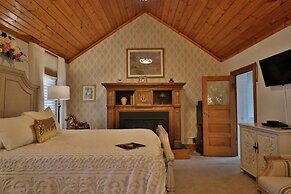 Cloran Mansion Bed & Breakfast