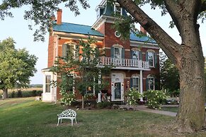 Cloran Mansion Bed & Breakfast